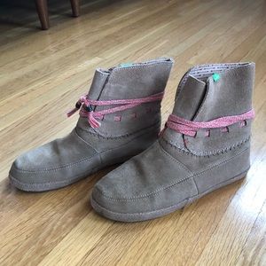 Sanuk suede fold down moccasin boots